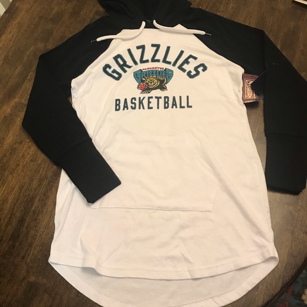 2/$20 Grizzlies Basketball Women’s Hoodie - M